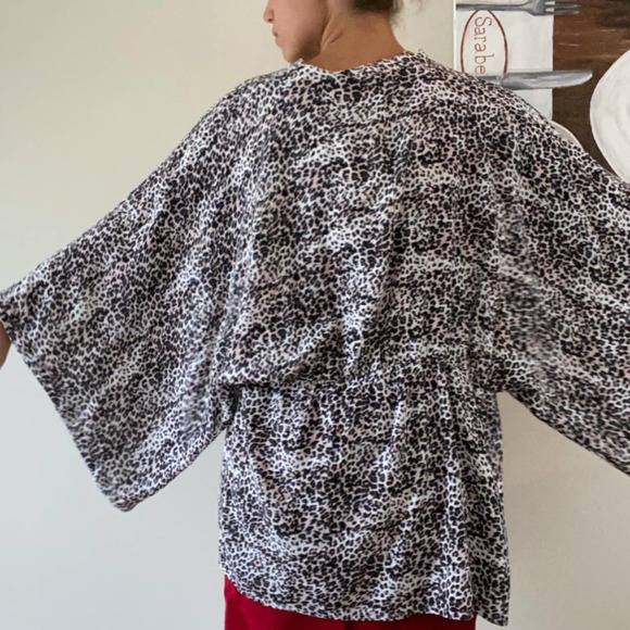 Nwt cheetah print kimono - Picture 2 of 4